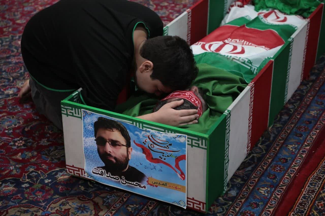 من خود به چشم خویشتن، دیدم که جانم میرود / تصاویری از آخرین با شهدای دمشق