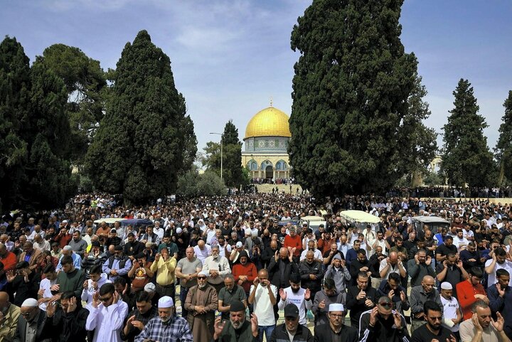 نماز جمعه ۱۲۰ هزار نفره فلسطینی‌ها در مسجد الاقصی همزمان با روز جهانی قدس + فیلم
