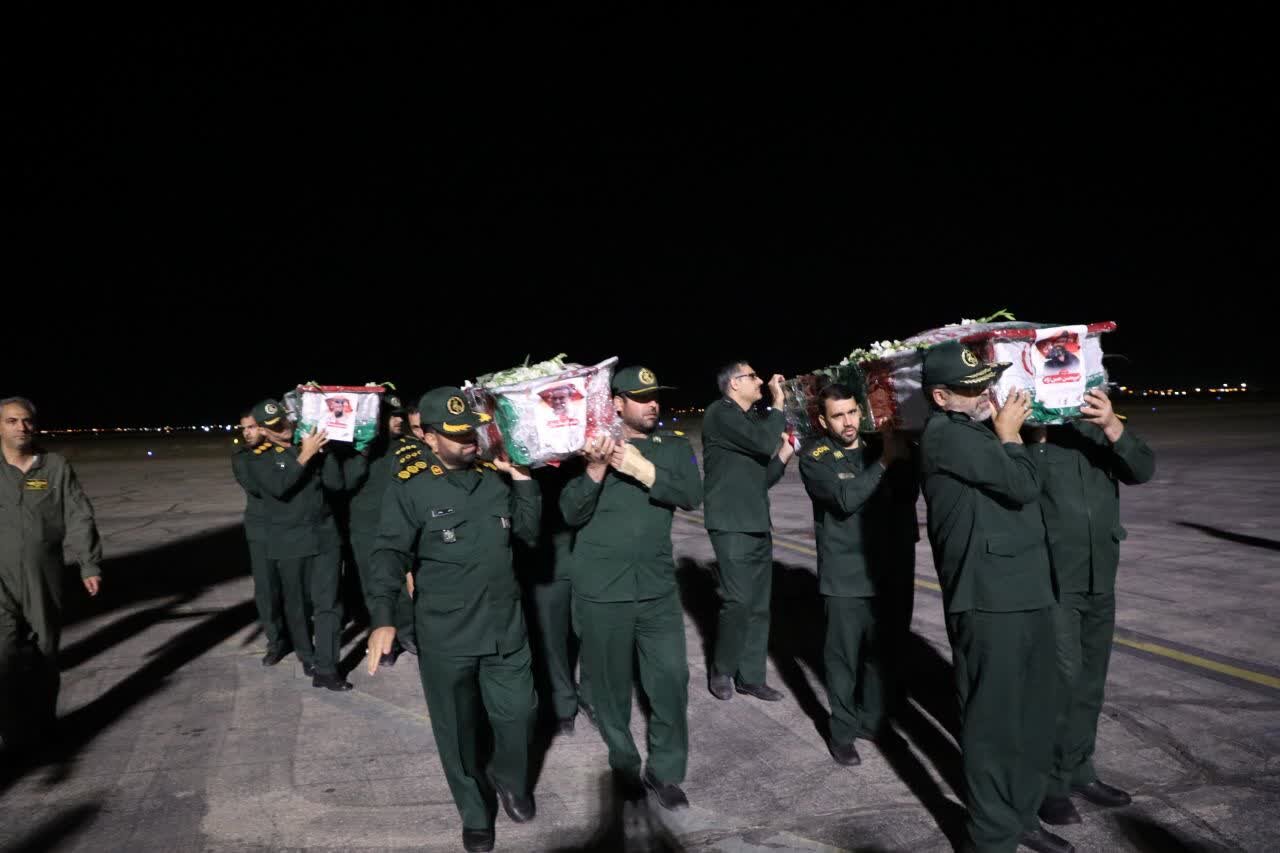 استقبال باشکوه مردم یزد از پیکر ۳ شهید یزدی حادثه تروریستی سیستان و بلوچستان