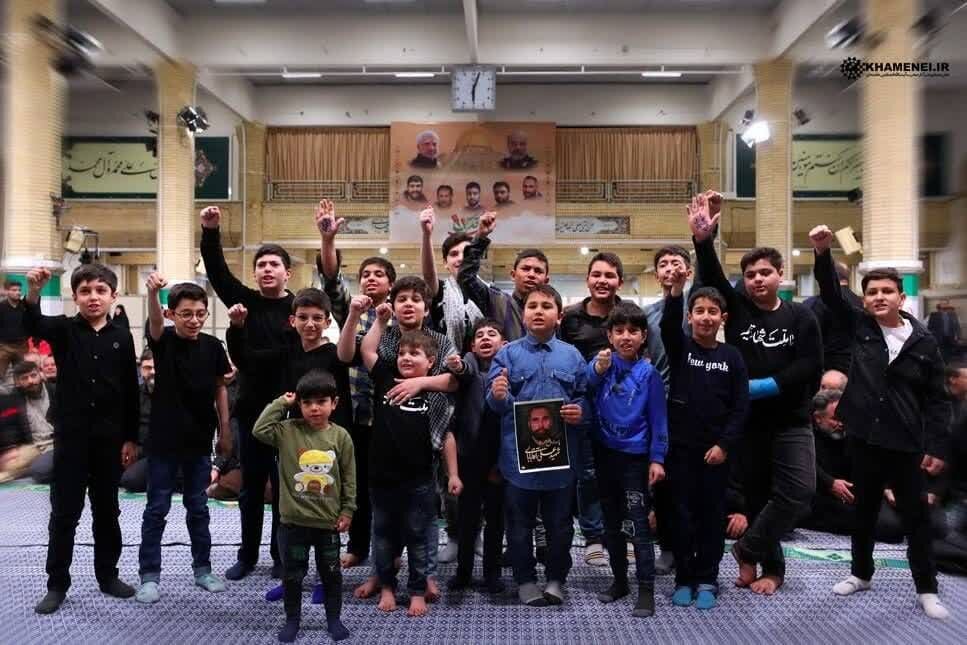 اشکها و لبخندها / قابهایی از تشییع پیکر ۷ شهید قدس در حسینیه امام خمینی(ره)