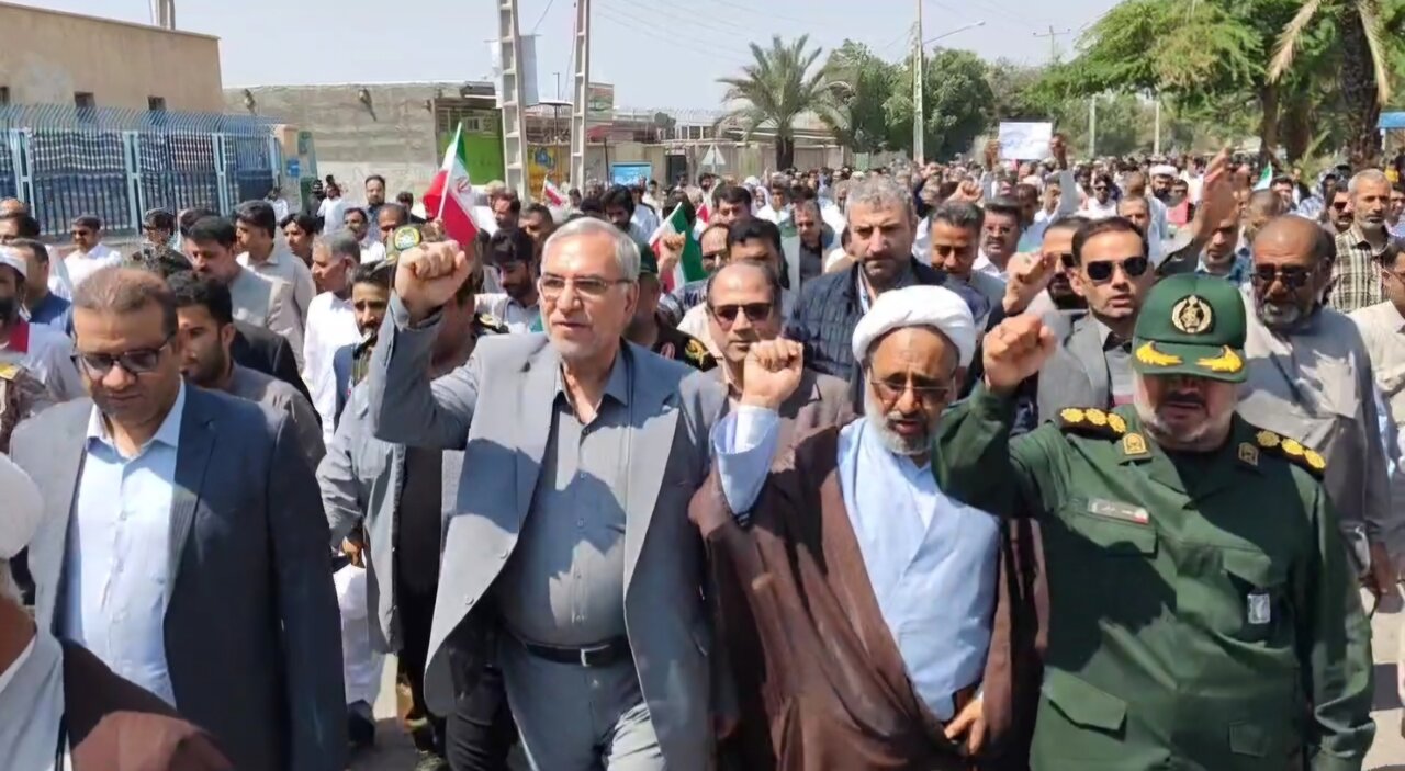 حضور وزیر بهداشت در راهپیمایی روز قدس ایرانشهر
