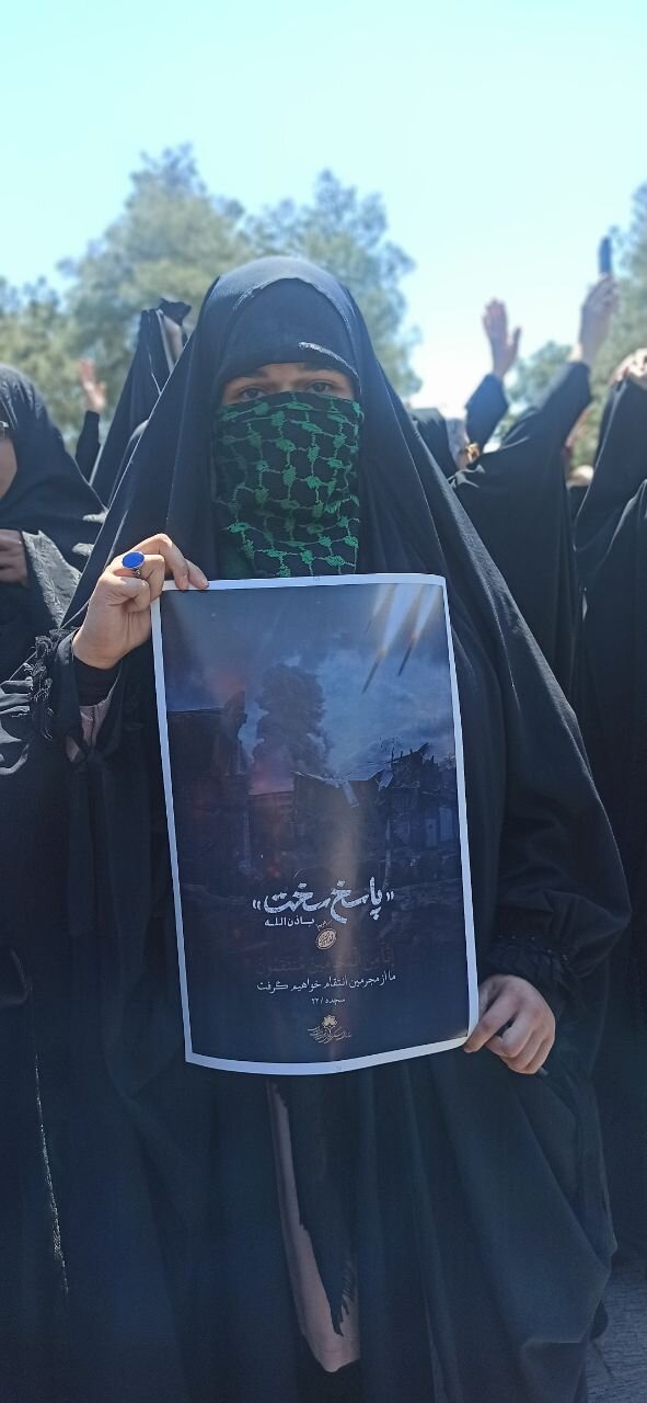 منتظر انتقام خون فرماندهان شهیدمان هستیم