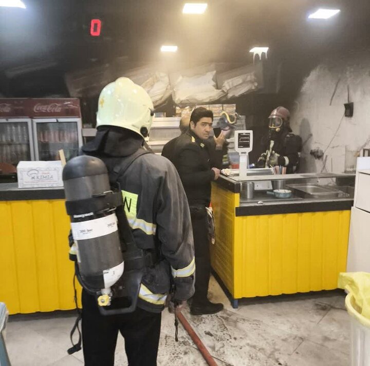 مهار آتش‌سوزی مغازه‌ای در خیابان شفا کرمان
