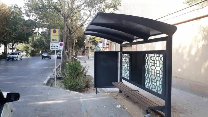نصب ۶ سرپناه جدید ایستگاه‌های اتوبوس در منطقه ۸ اصفهان