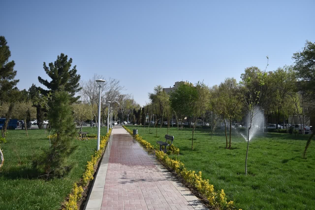 احداث فضای سبز در سه‌راه‌ نظر اصفهان