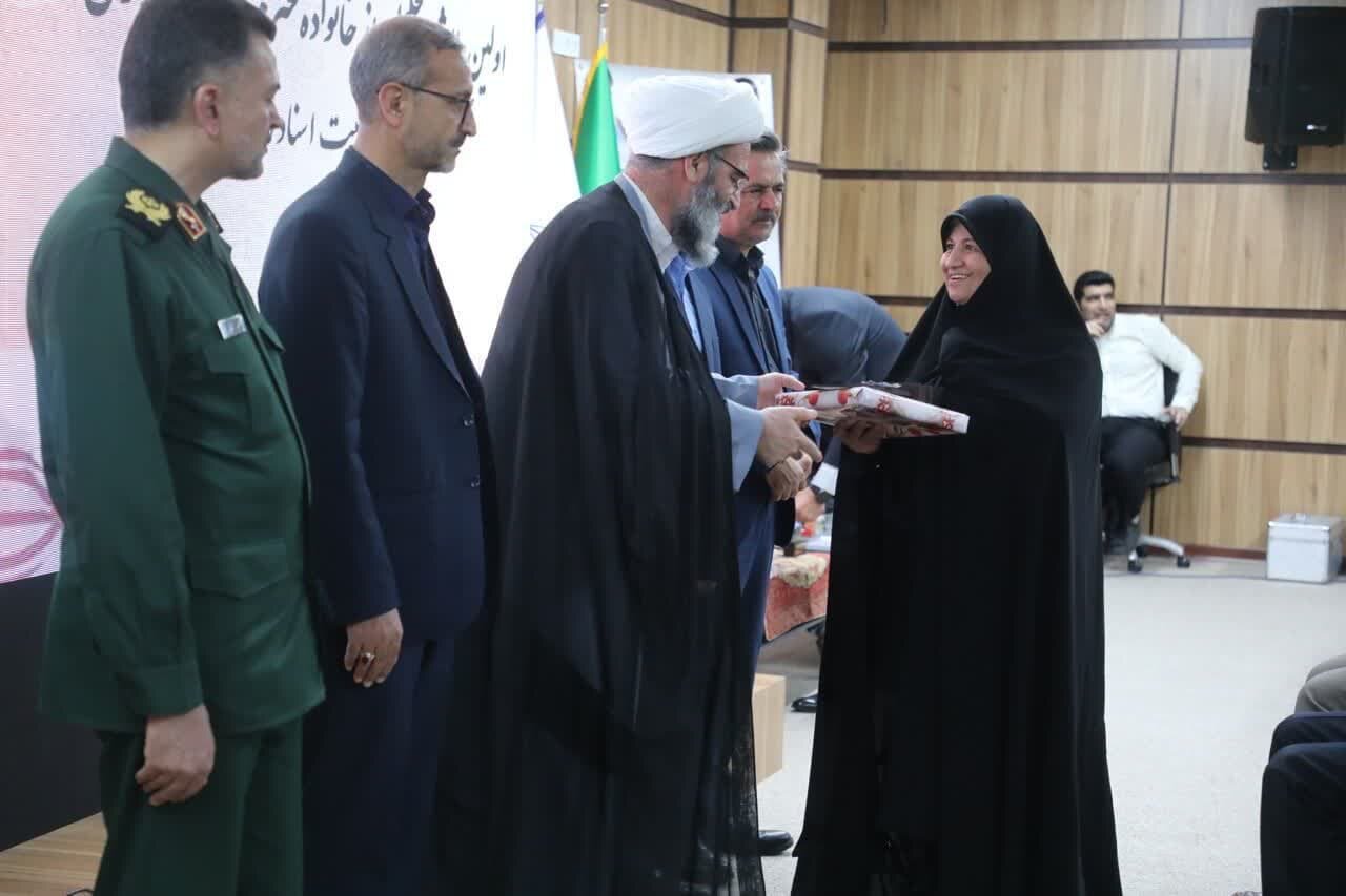 حرکت در مسیر نورانی شهدا وظیفه همگانی است