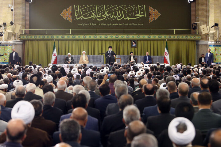 دیدار مسئولان، سفرای کشورهای اسلامی و جمعی از اقشار مختلف مردم با رهبر انقلاب