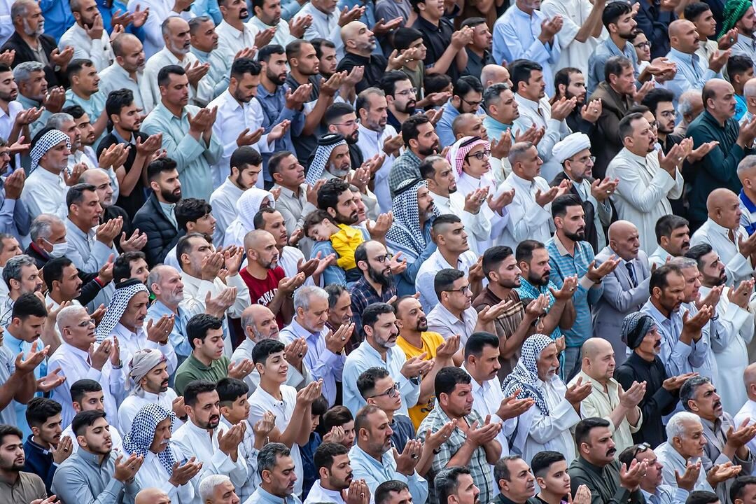 اقامه نماز عید فطر در بین‌الحرمین + عکس و فیلم