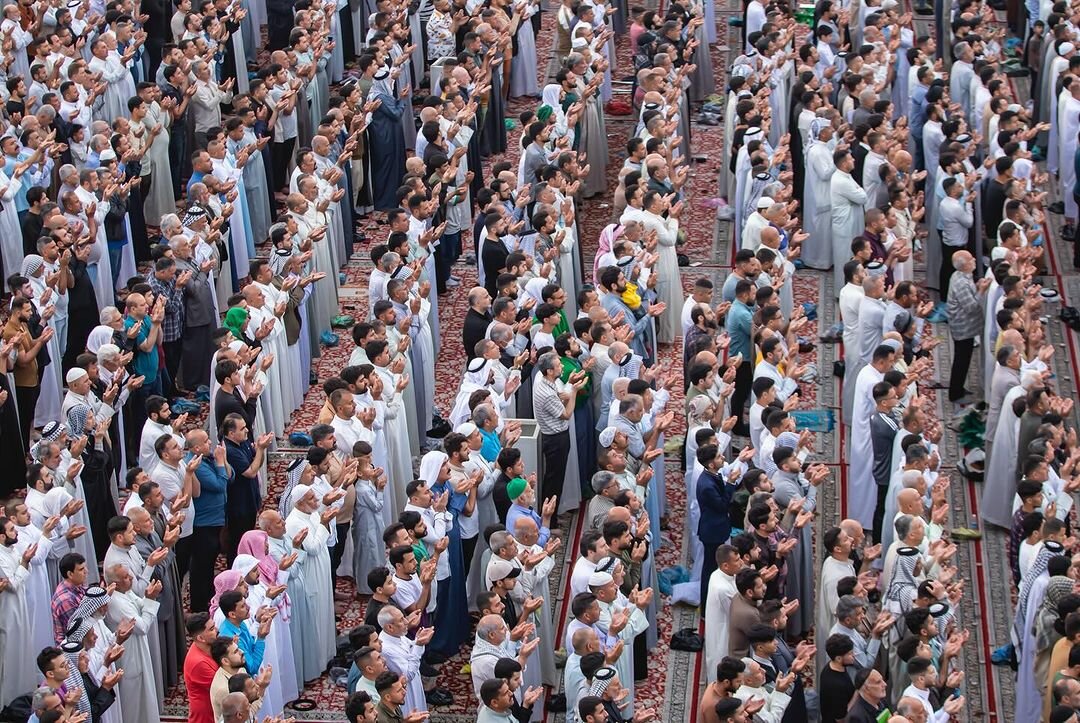 اقامه نماز عید فطر در بین‌الحرمین + عکس و فیلم