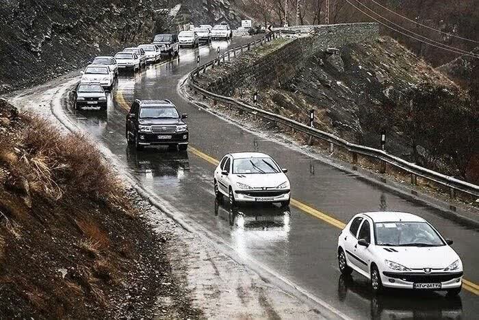 ترافیک سنگین در جاده کرج-چالوس و آزادراه تهران-شمال برقرار است