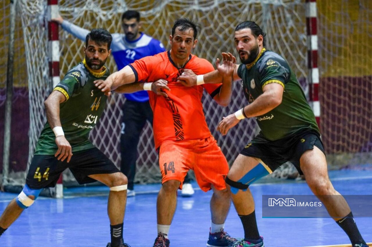 جدال مس با قهرمان فصل گذشته در شب دربی اصفهان