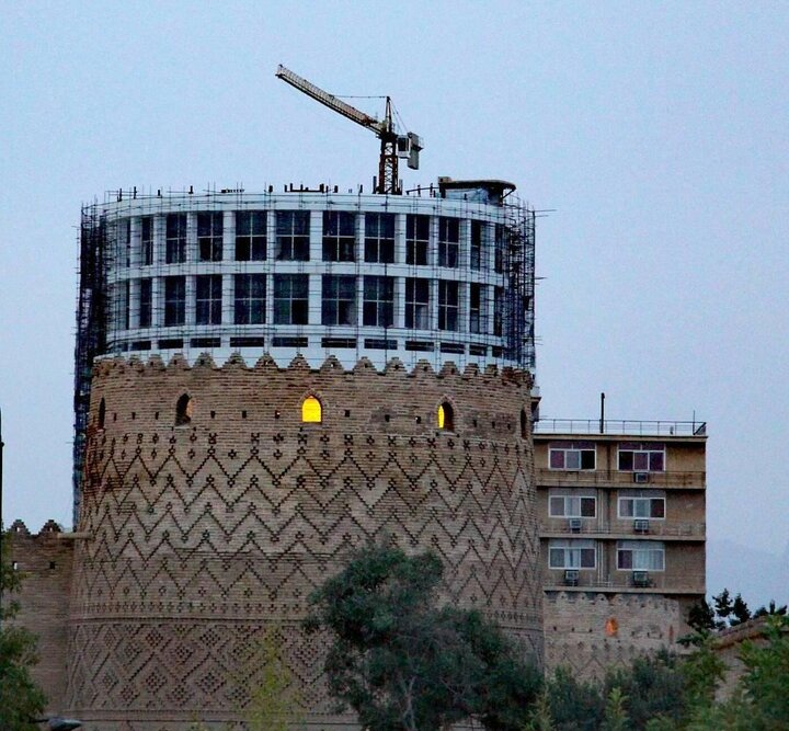 یک بام و دو هوای مدیران فارس در مقابل آسمان شیراز