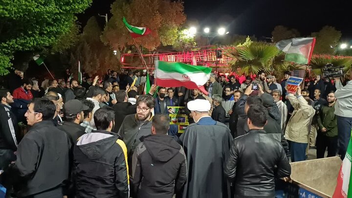 تجمع مردمی مقابل دانشگاه تهران در حمایت از عملیات تنبیه رژیم صهیونیستی توسط ایران + فیلم