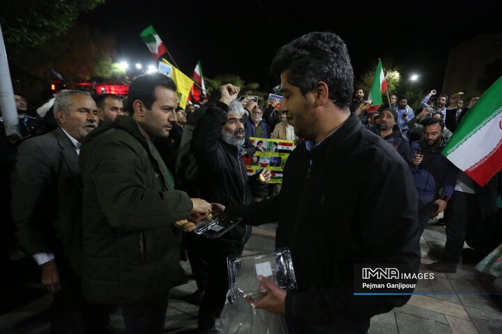 تجمع مردم اصفهان در حمایت از اقدام تنبیهی سپاه پاسداران به رژیم صهیونیستی