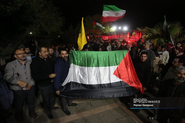تجمع مردم اصفهان در حمایت از اقدام تنبیهی سپاه پاسداران به رژیم صهیونیستی
