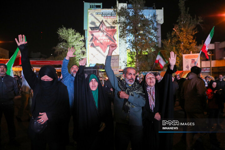 تجمع مردم تهران در حمايت از اقدام تنبيهی سپاه پاسداران عليه رژيم صهيونيستی