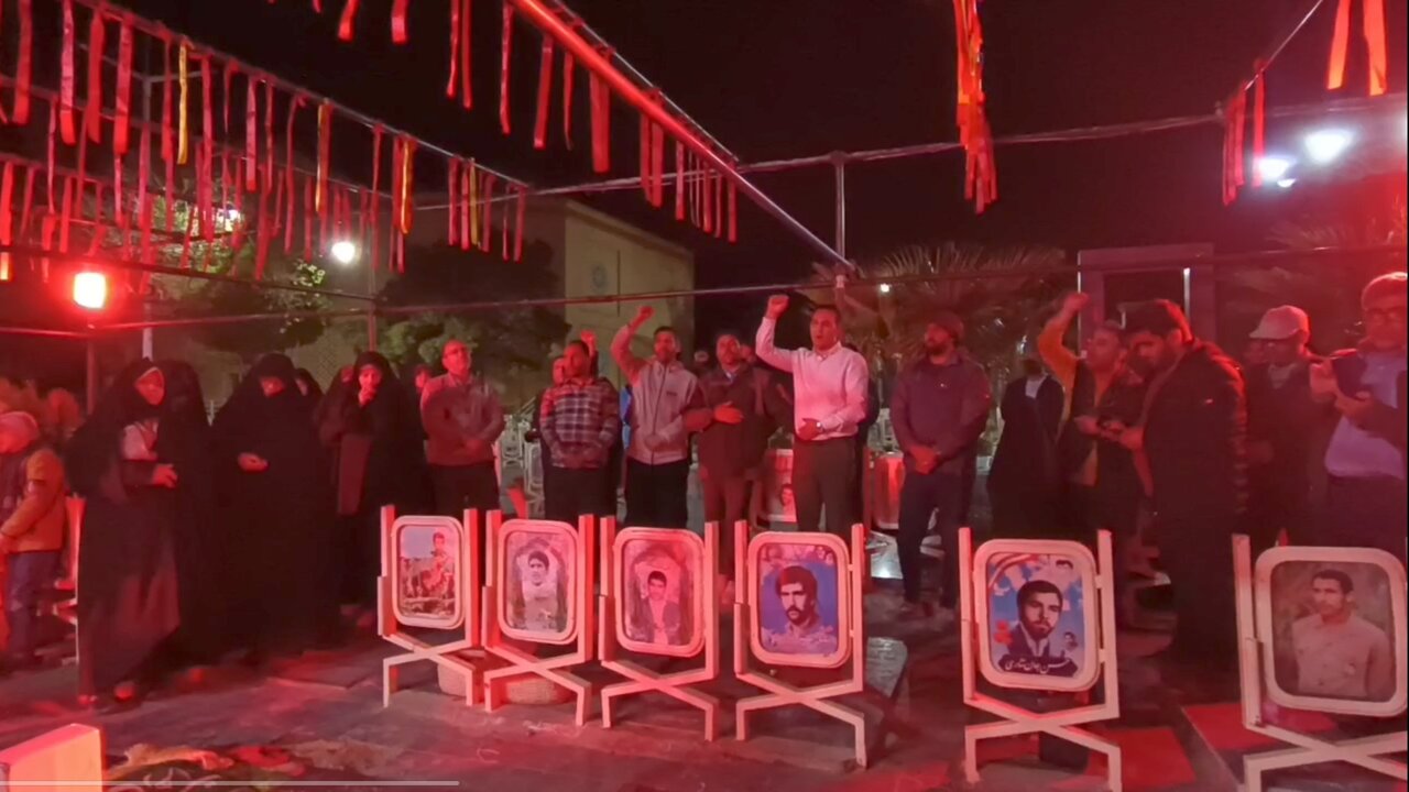 تجمع مردم اصفهان در جوار مزار شهید زاهدی در حمایت از عملیات سپاه + فیلم