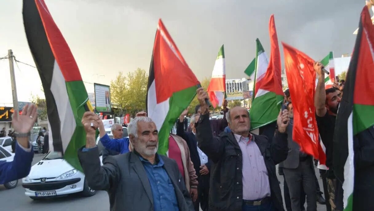 تجمع خودجوش مردم یاسوج در حمایت از عملیات وعده صادق+ تصاویر