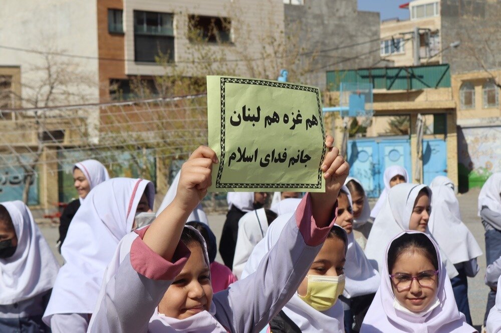 دانش‌آموزان چهارمحالی حمایت خود را از عملیات «وعده صادق» اعلام کردند+ عکس