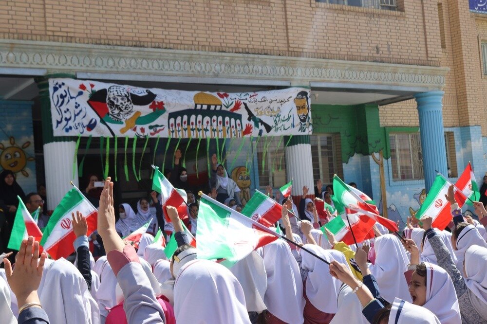 دانشآموزان چهارمحالی حمایت خود را از عملیات «وعده صادق» اعلام کردند+ عکس