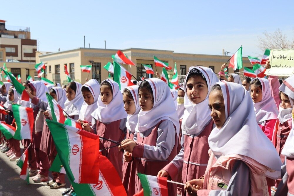 دانشآموزان چهارمحالی حمایت خود را از عملیات «وعده صادق» اعلام کردند+ عکس