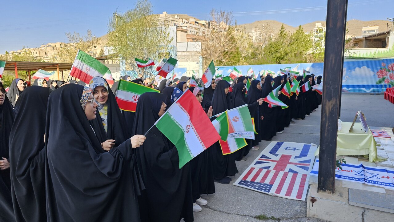دانشآموزان چهارمحالی حمایت خود را از عملیات «وعده صادق» اعلام کردند+ عکس