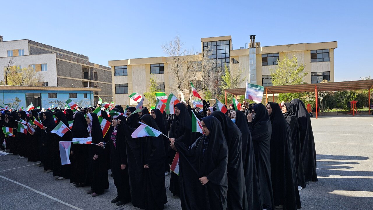 دانشآموزان چهارمحالی حمایت خود را از عملیات «وعده صادق» اعلام کردند+ عکس