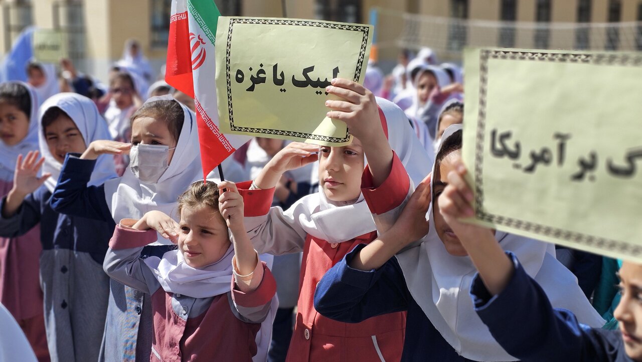 دانشآموزان چهارمحالی حمایت خود را از عملیات «وعده صادق» اعلام کردند+ عکس