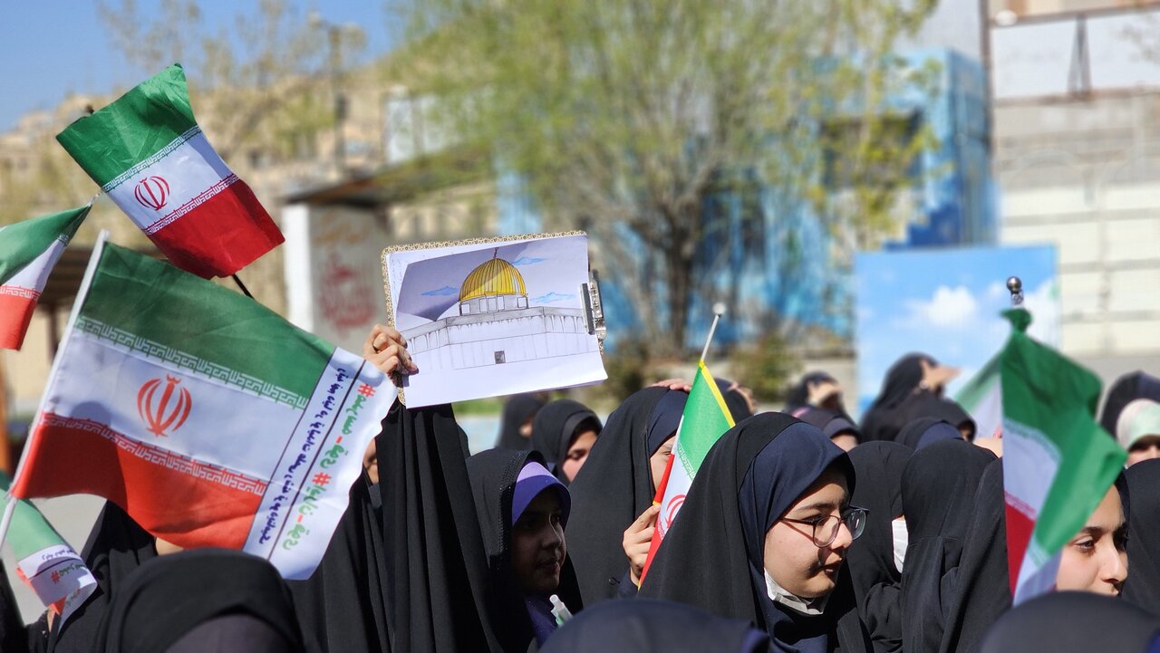 دانشآموزان چهارمحالی حمایت خود را از عملیات «وعده صادق» اعلام کردند+ عکس