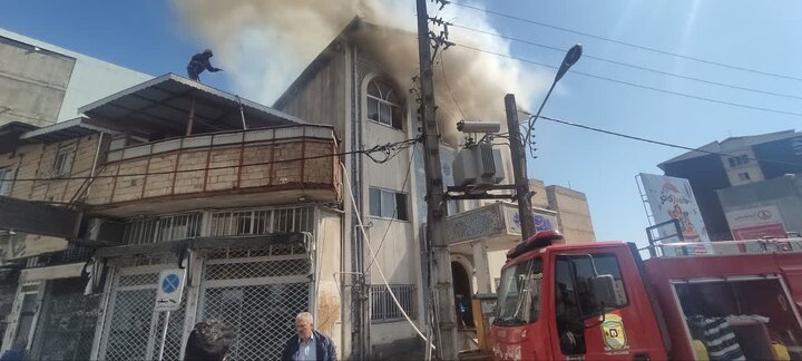 مصدومیت ۴ آتش‌نشان در حادثه آتش‌سوزی ساختمان درالقرآن تالش