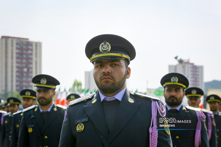 قالیباف فرارسیدن روز ارتش را گرامی‌ داشت