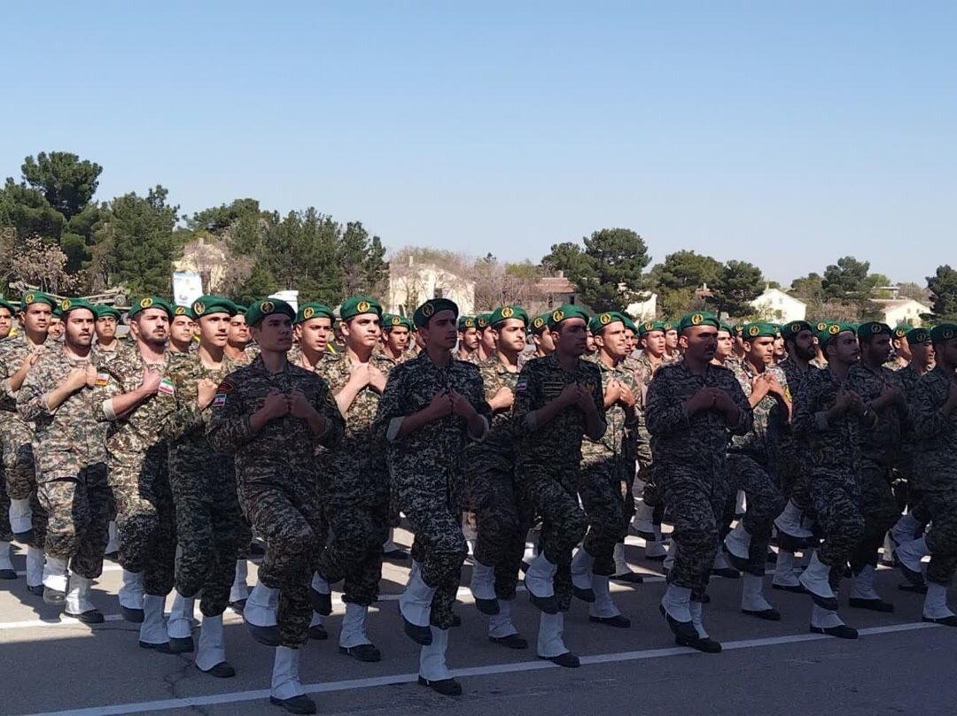 رژه مقتدرانه نیروهای مسلح در کرمانشاه برگزار شد