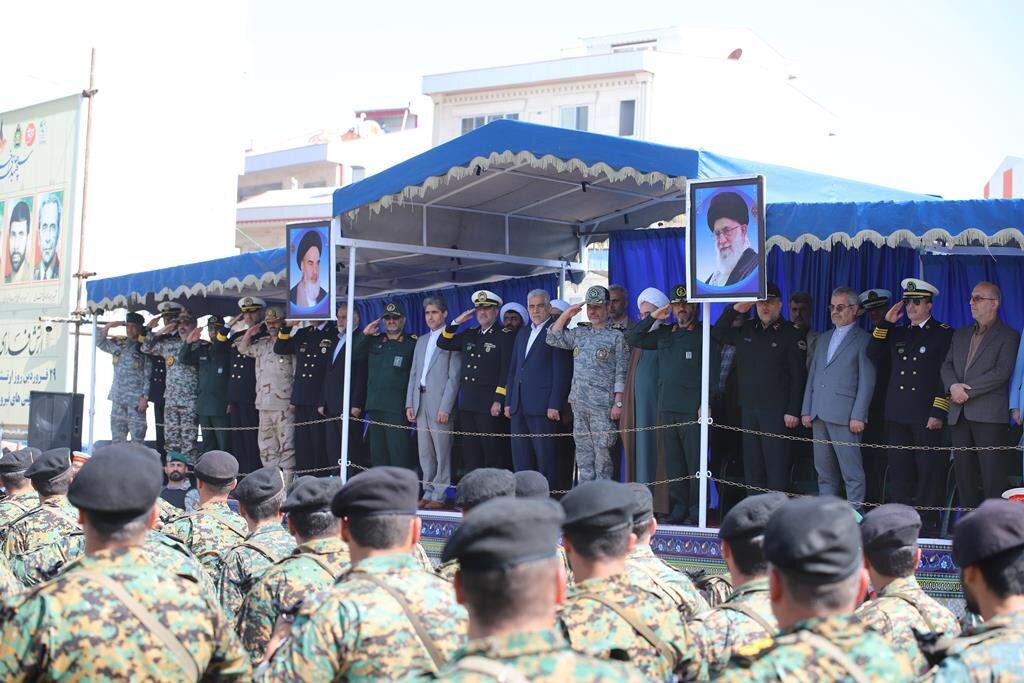 مراسم رژه نیروهای مسلح در رشت برگزار شد