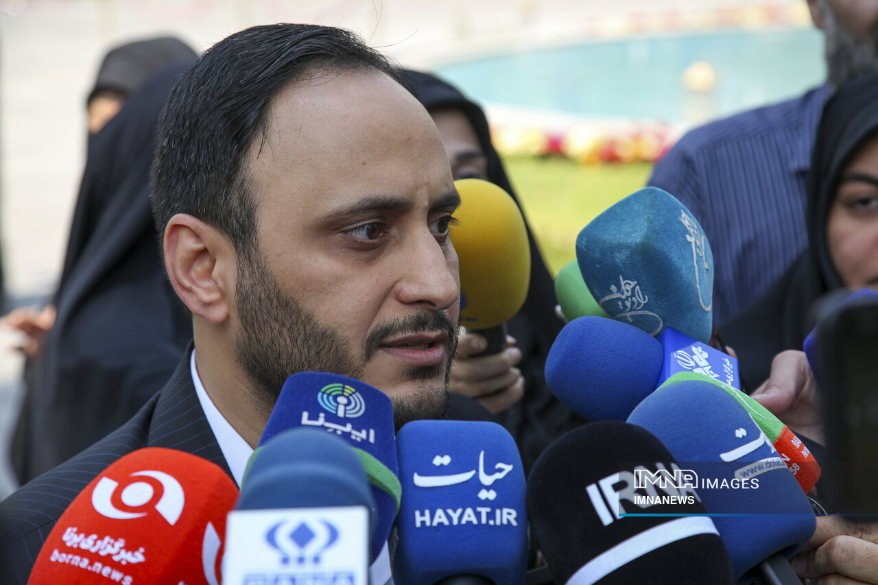 ۱۰ روز تا انتخابات؛ اقتصاد، موضوع اولین مناظره/دیدار نامزدها با موحدیکرمانی