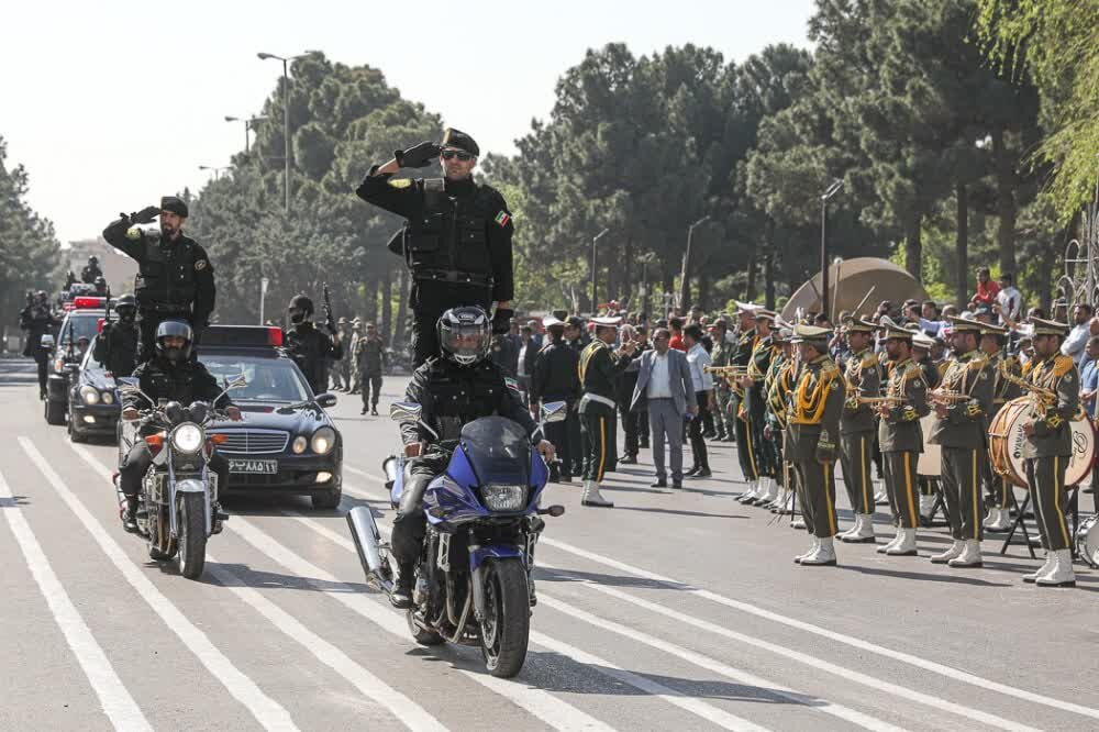 رژه روز ارتش در قزوین + تصاویر