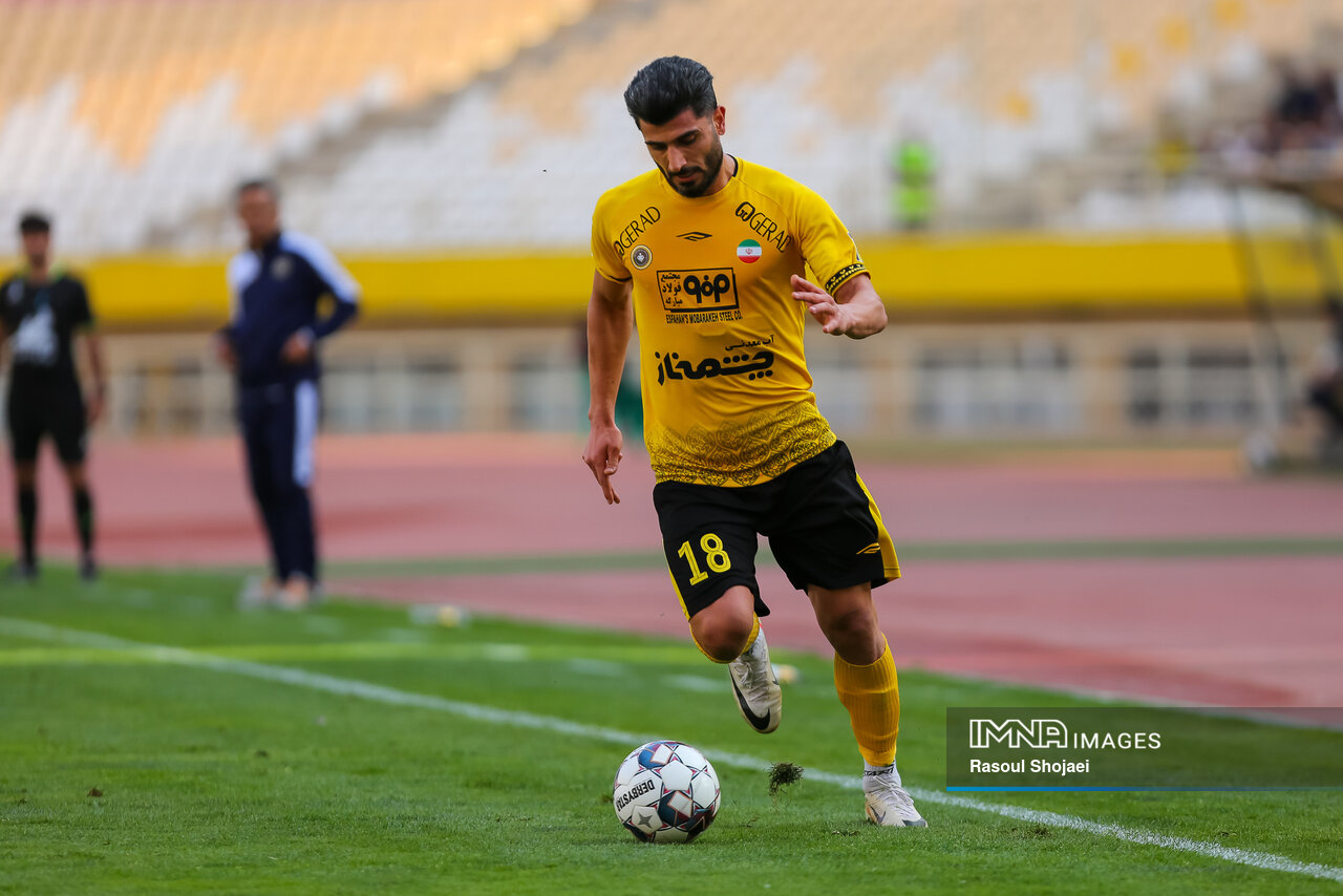 برخی داوران به نفع پرسپولیس سوت میزنند