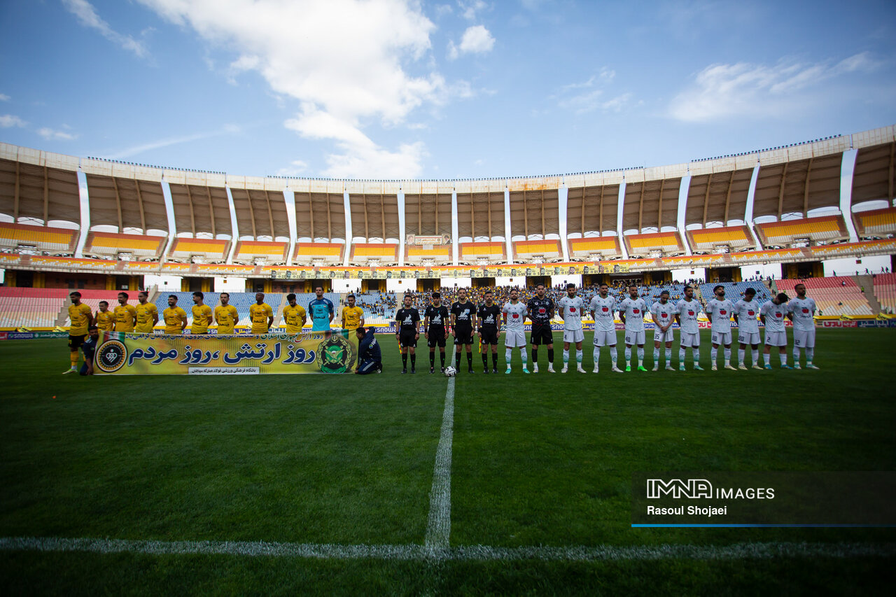 مرور اتفاقات نیمفصل اول و انتخاب تیم منتخب سپاهان و ذوبآهن از دیدگاه کارشناس فوتبال