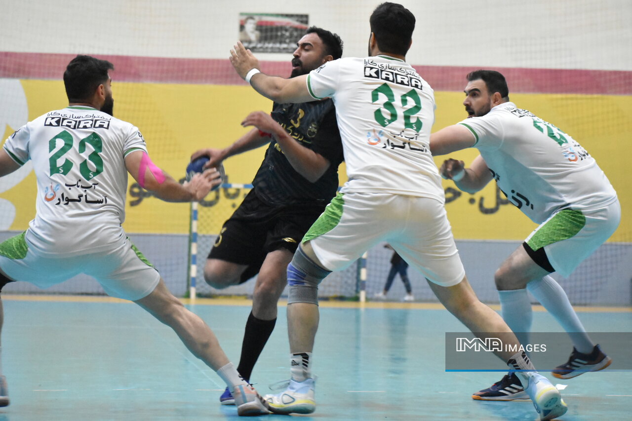 فرازبام به دنبال بقا/ دربی اصفهان در نقشجهان