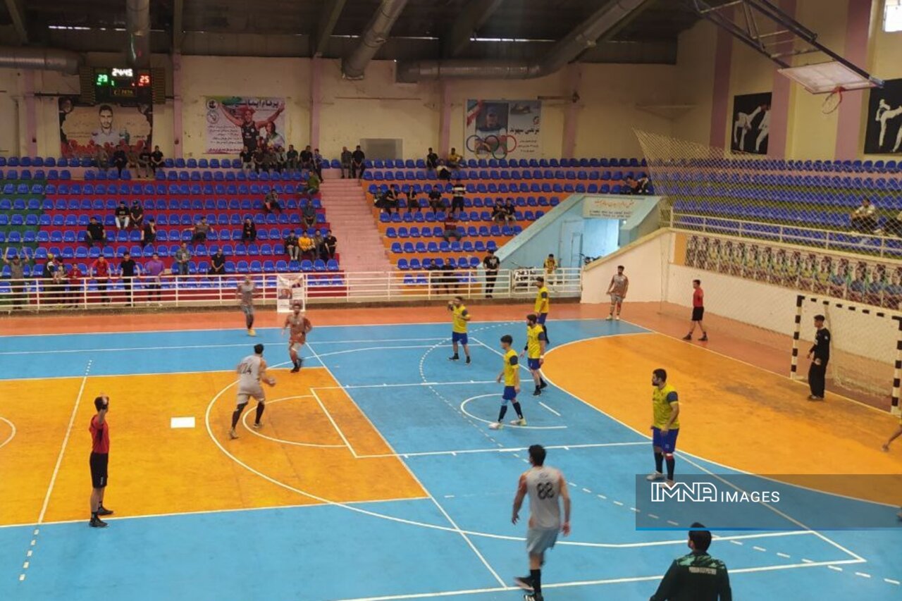 پیروزی نزدیک سپاهان و گل کاشتن فرازبام