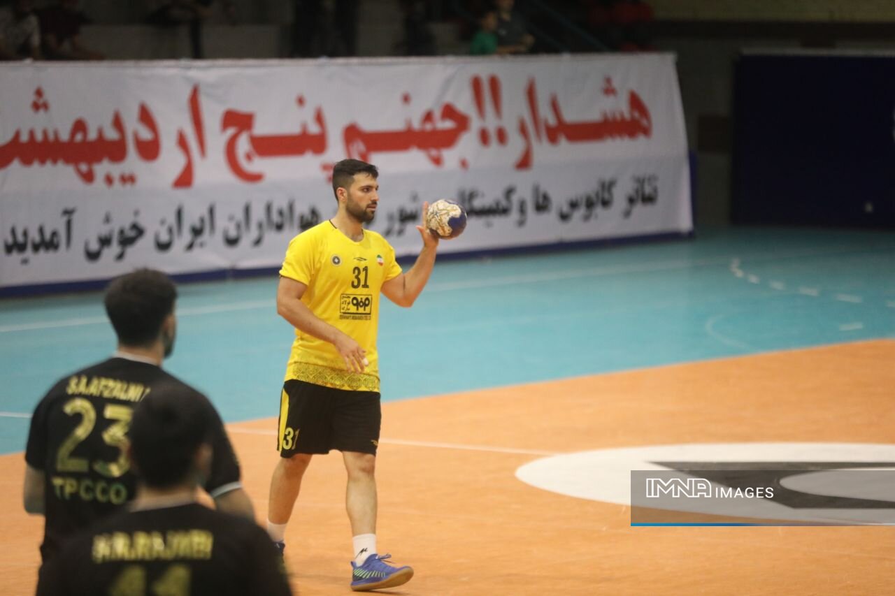 فرازبام به دنبال بقا/ دربی اصفهان در نقشجهان