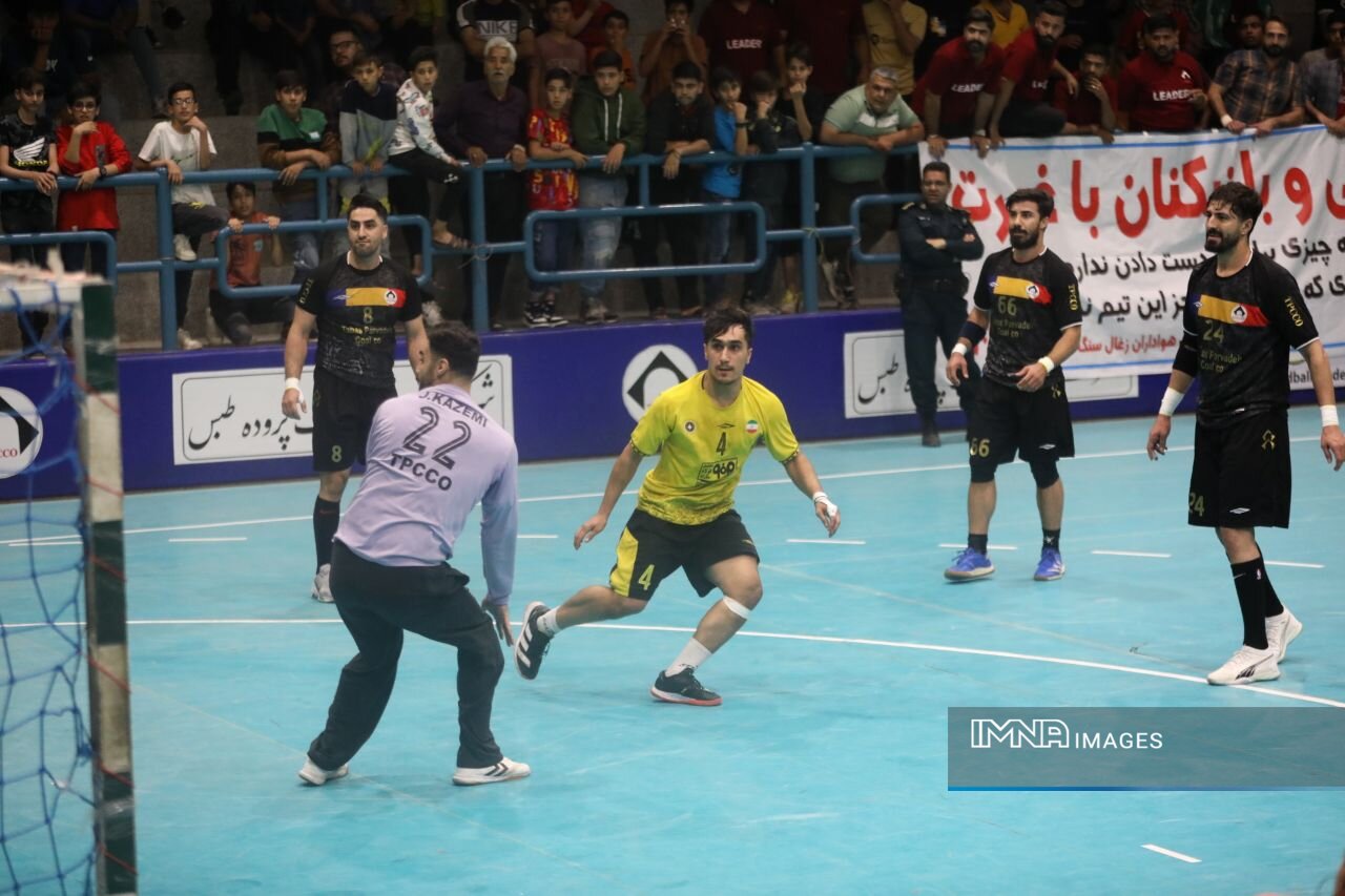 پیروزی نزدیک سپاهان و گل کاشتن فرازبام