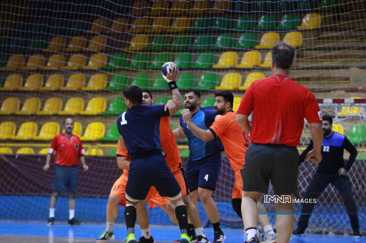 پیروزی نزدیک سپاهان و گل کاشتن فرازبام