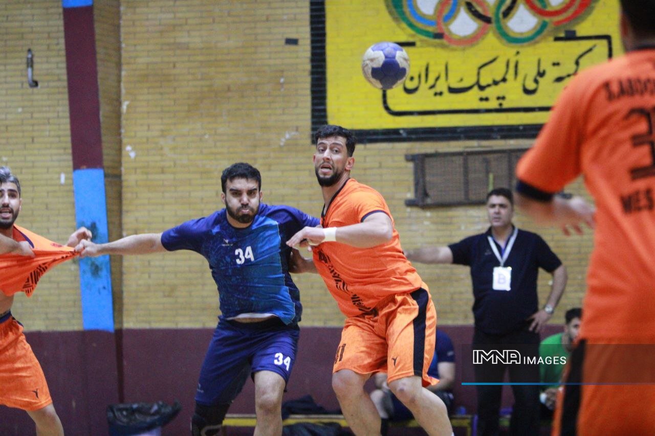 فرازبام به دنبال بقا/ دربی اصفهان در نقشجهان