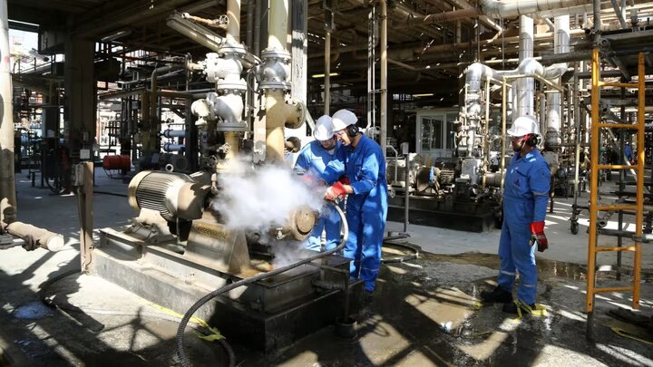 رشد بی‌سابقه صادرات نفت ایران هم‌زمان با تهدید تحریم‌های جدید غربی