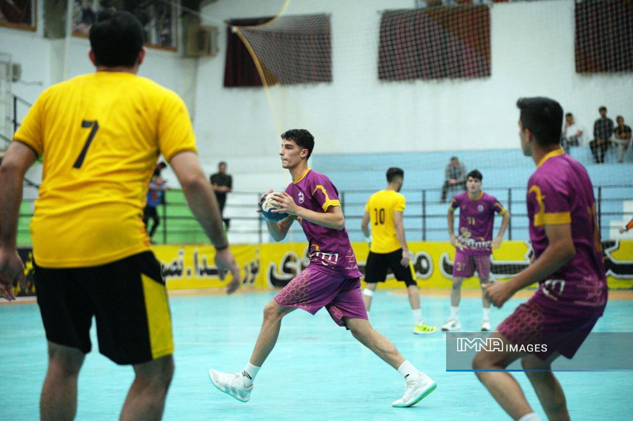 تلاش برای رسیدن به سکو