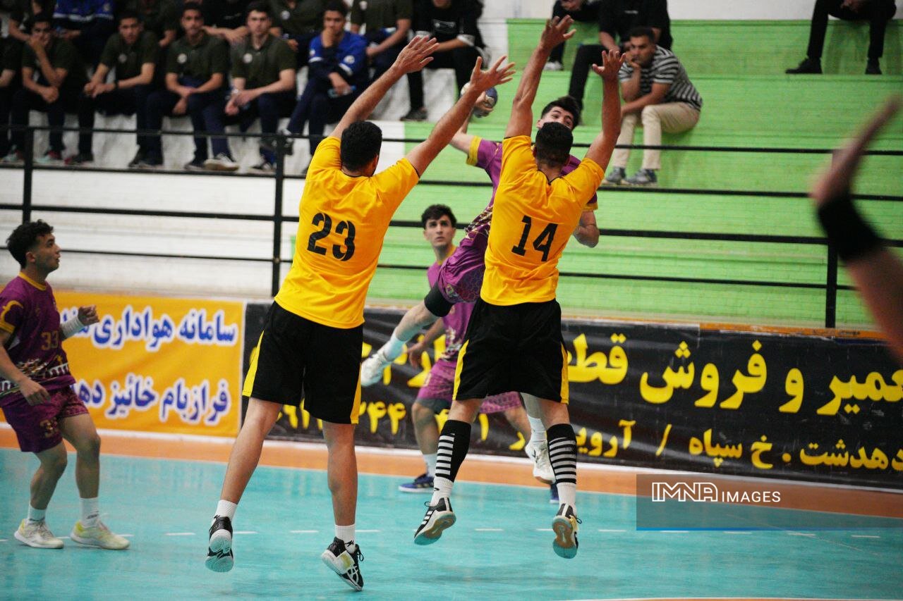 فرازبام به دنبال بقا/ دربی اصفهان در نقشجهان