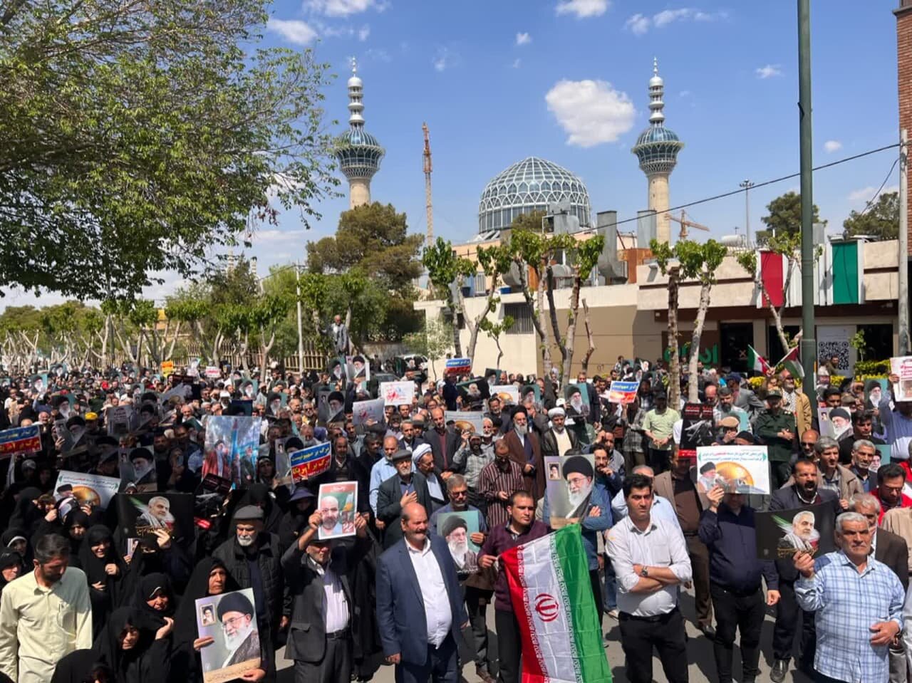 برگزاری راهپیمایی مردمی اصفهانی‌ها در حمایت از مردم مظلوم و عملیات «وعده صادق»+ عکس و فیلم