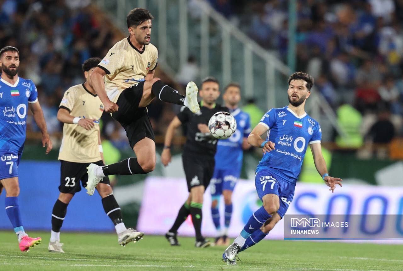 الکلاسیکو فوتبال ایران در پایتخت / پذیرایی تراکتور از صدرنشین در جهنم سهند