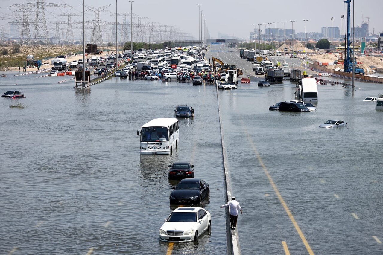 سیل دبی چه خساراتی بر جای گذاشت؟ + عکس و علت طوفان امارات