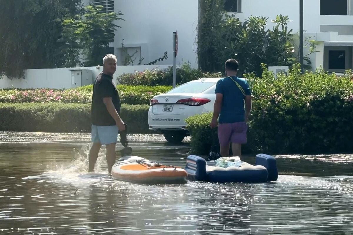 سیل دبی و تاثیرات آن بر سلامتی شهروندان + عکس